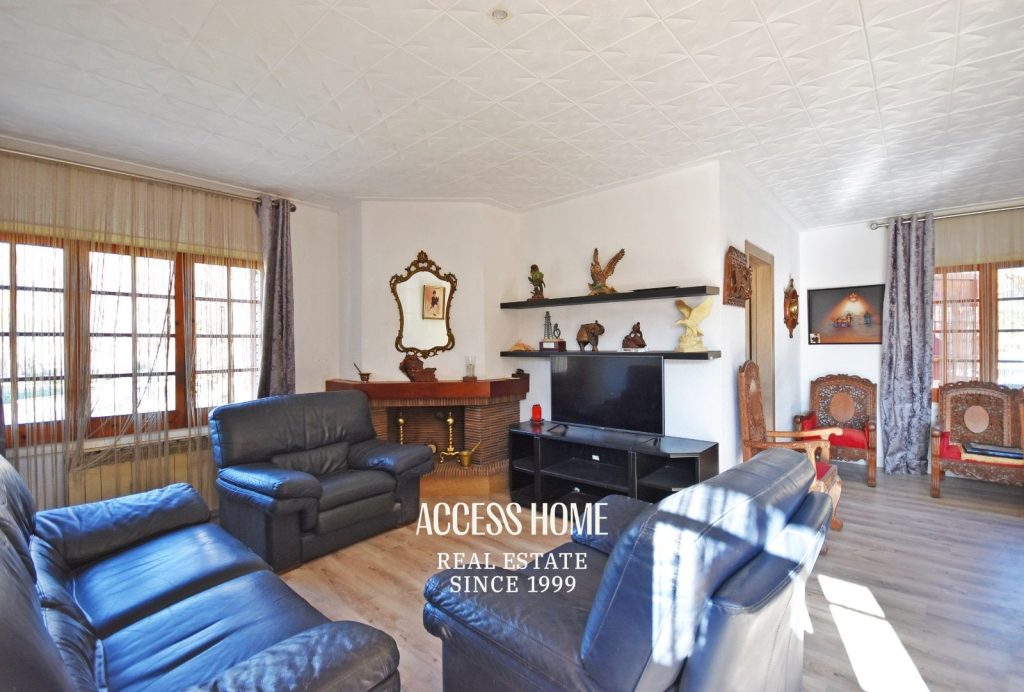 Casa unifamiliar con piscina privada en Tiana