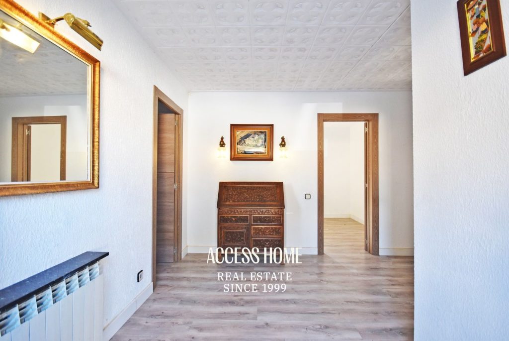 Casa unifamiliar con piscina privada en Tiana