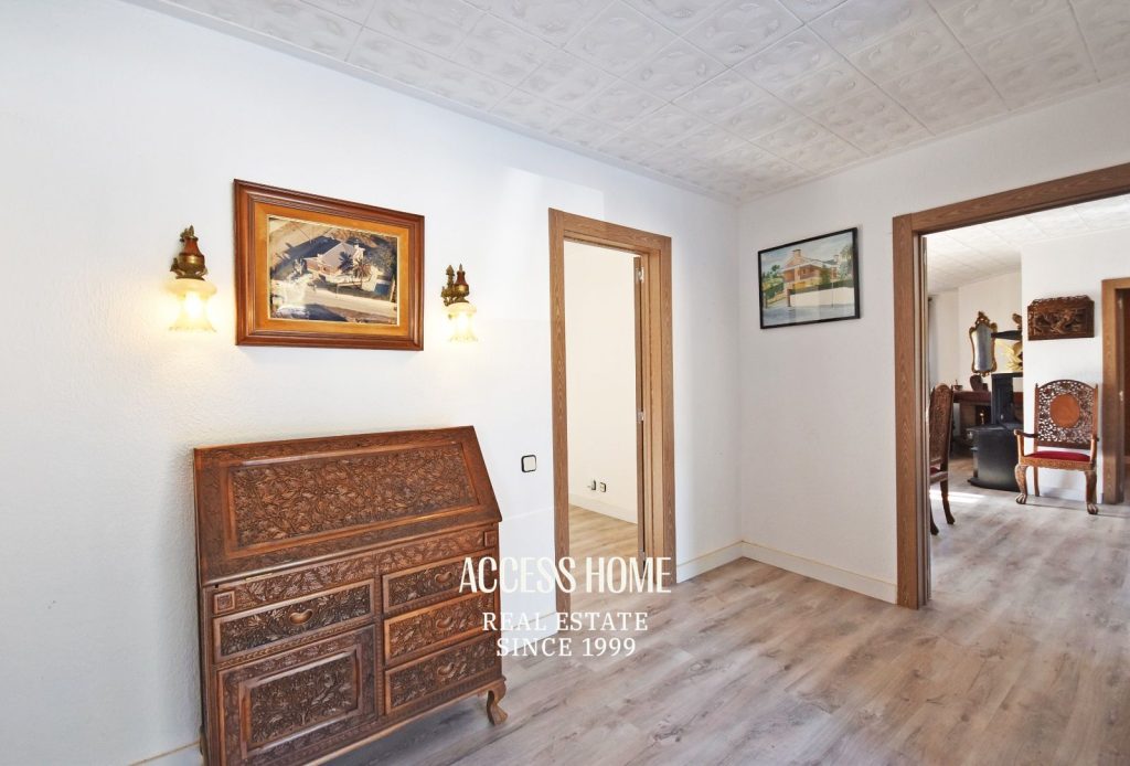 Casa unifamiliar con piscina privada en Tiana