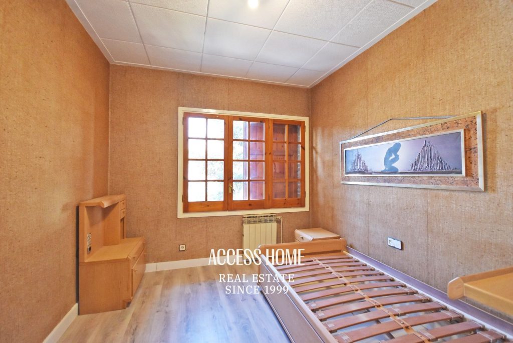Casa unifamiliar con piscina privada en Tiana