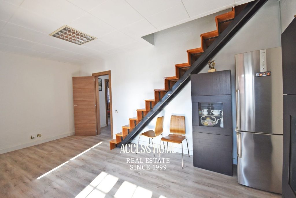 Casa unifamiliar con piscina privada en Tiana