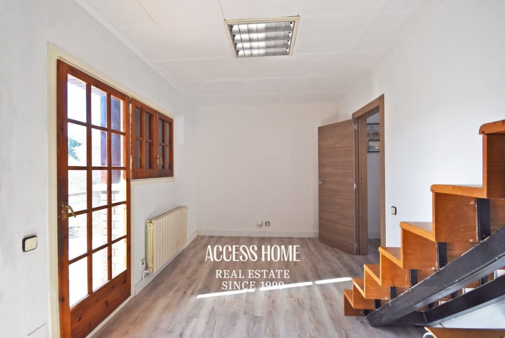 Casa unifamiliar con piscina privada en Tiana