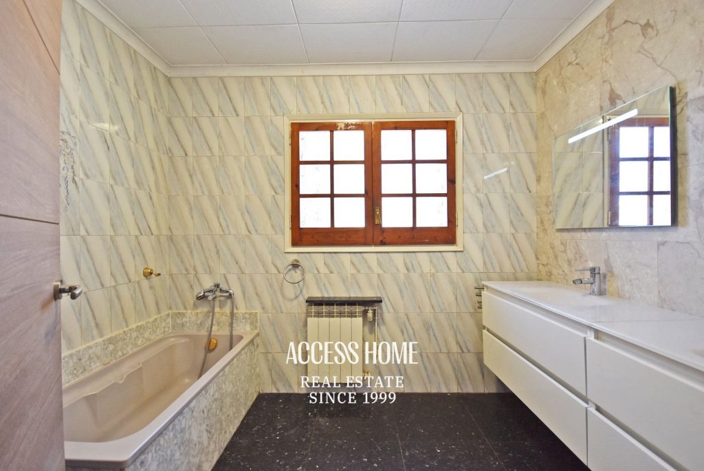 Casa unifamiliar con piscina privada en Tiana