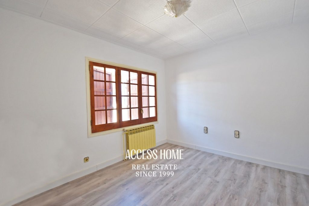 Casa unifamiliar con piscina privada en Tiana