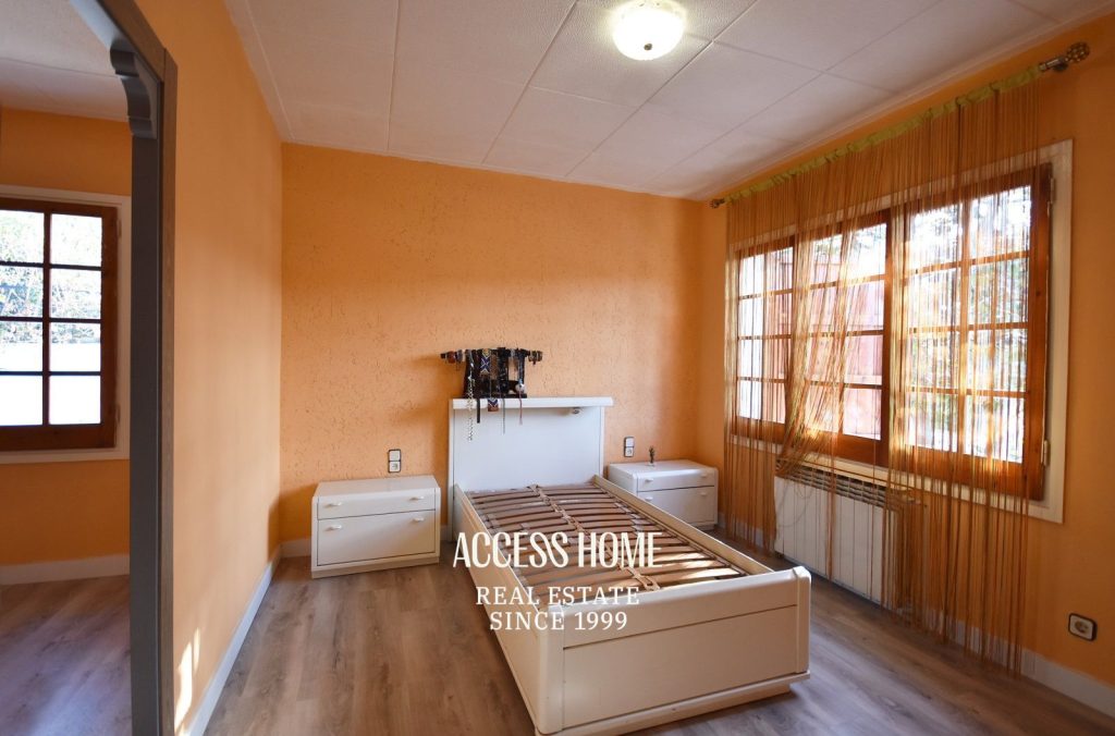 Casa unifamiliar con piscina privada en Tiana