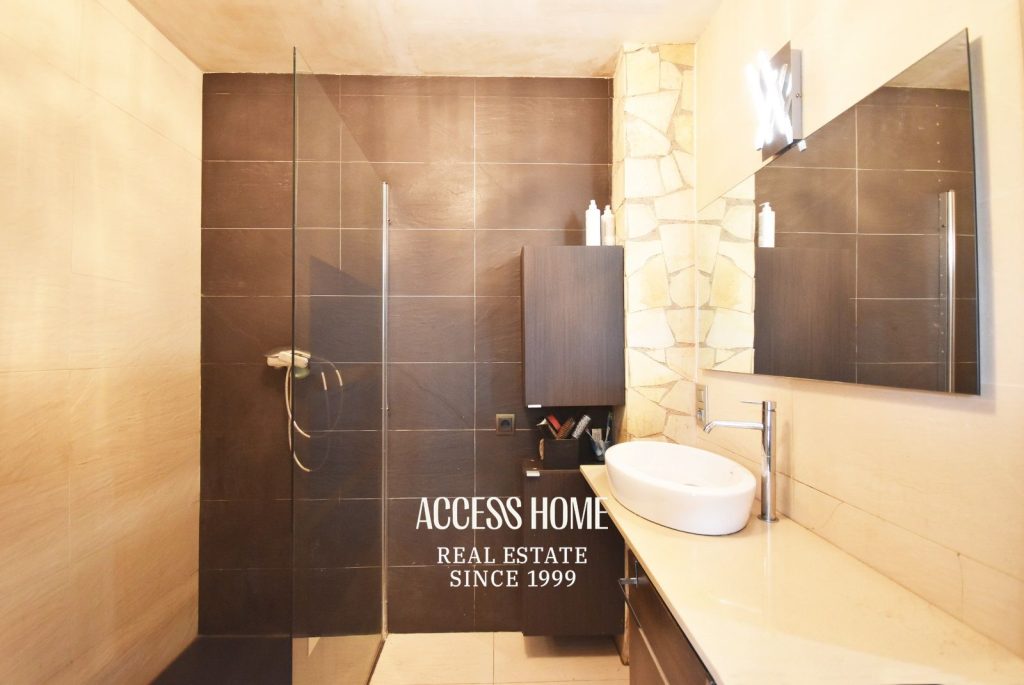 Casa unifamiliar con piscina privada en Tiana