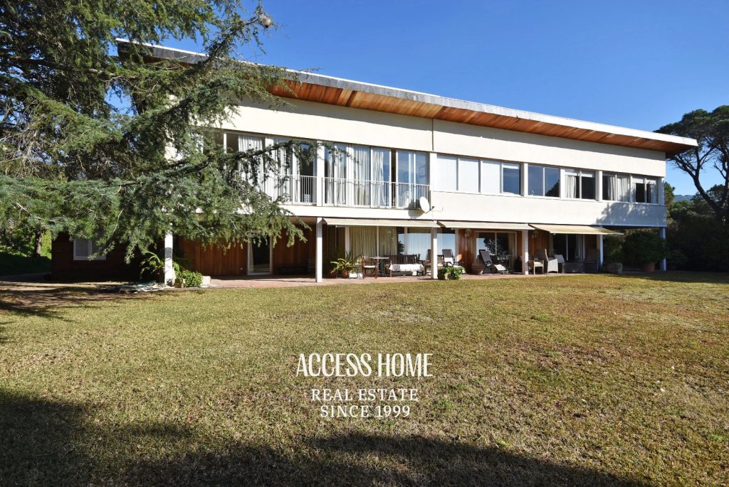 Casa con gran parcela, piscina y vistas a mar en Sant Andreu de Llavaneres