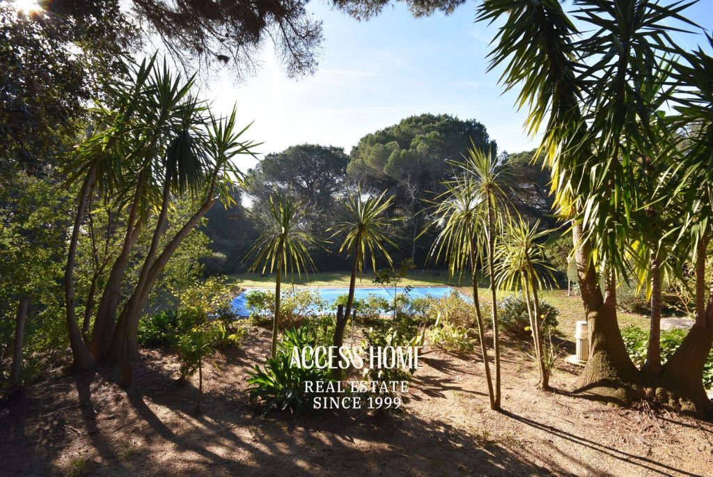 Casa con gran parcela, piscina y vistas a mar en Sant Andreu de Llavaneres