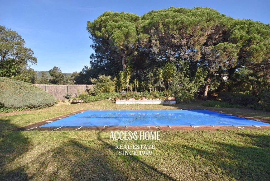 Casa con gran parcela, piscina y vistas a mar en Sant Andreu de Llavaneres