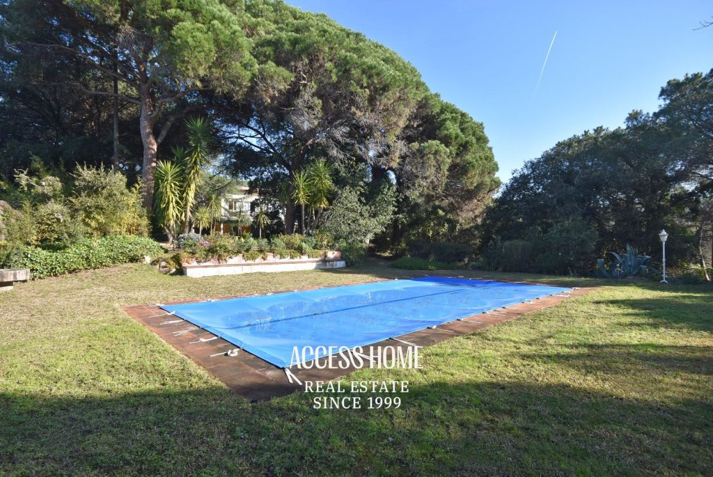 Casa con gran parcela, piscina y vistas a mar en Sant Andreu de Llavaneres