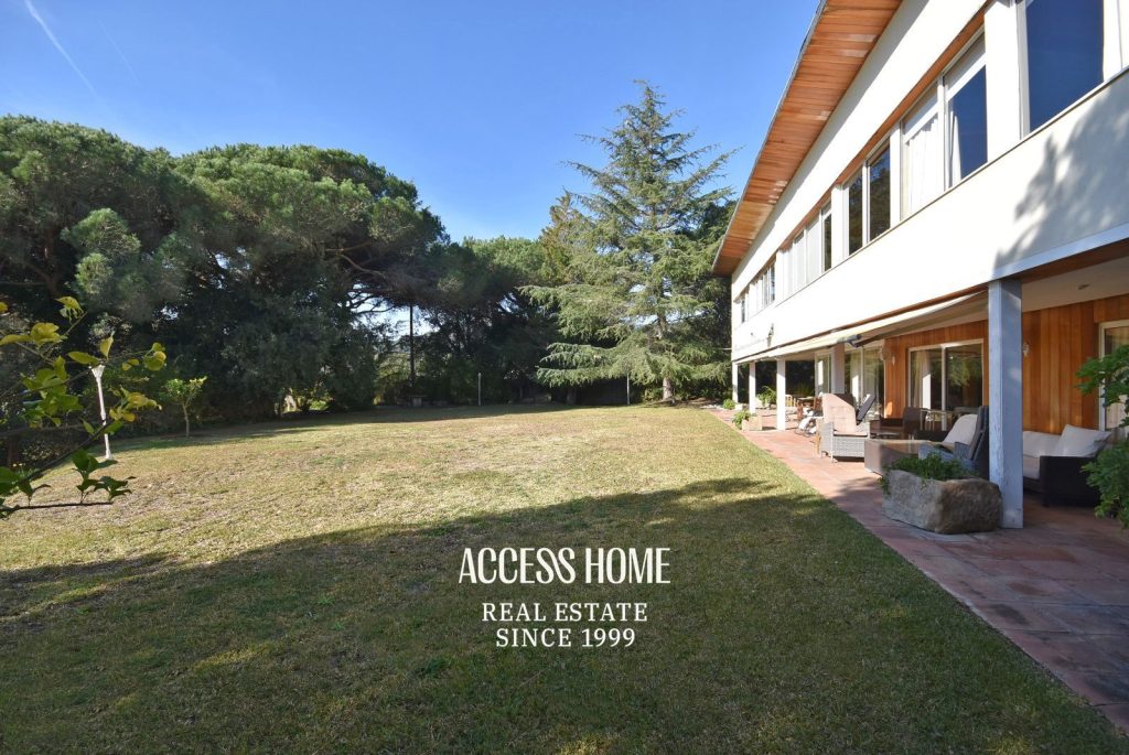 Casa con gran parcela, piscina y vistas a mar en Sant Andreu de Llavaneres