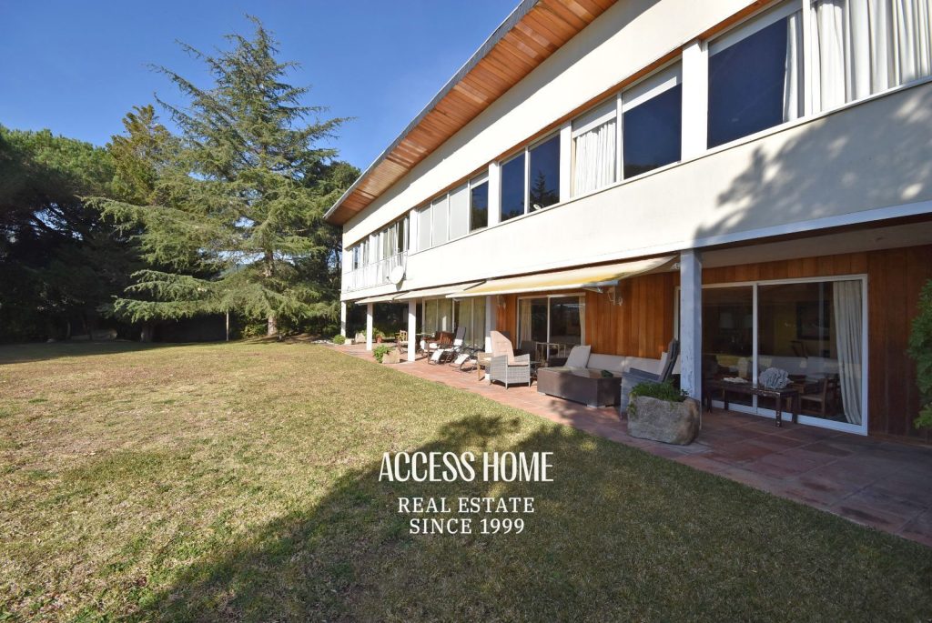 Casa con gran parcela, piscina y vistas a mar en Sant Andreu de Llavaneres