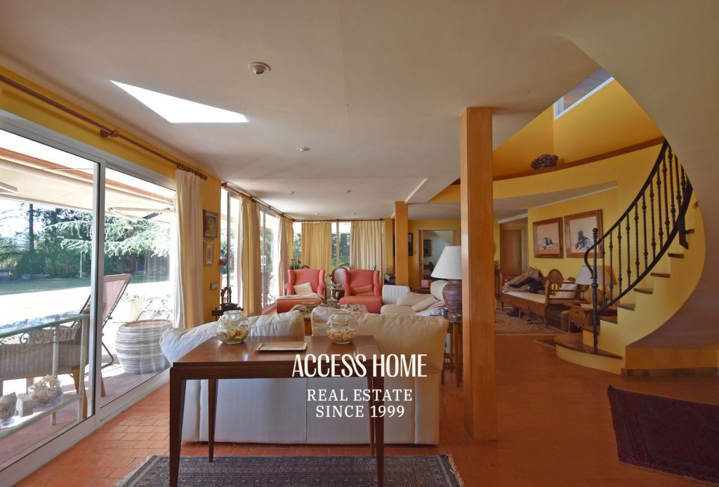 Casa con gran parcela, piscina y vistas a mar en Sant Andreu de Llavaneres
