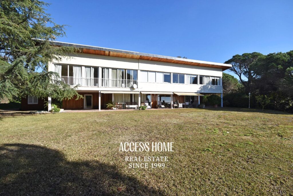 Casa con gran parcela, piscina y vistas a mar en Sant Andreu de Llavaneres