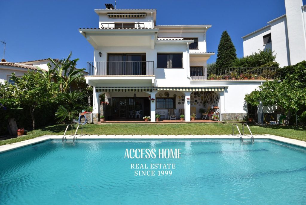 Casa con vistas a mar en zona residencial de Teiá
