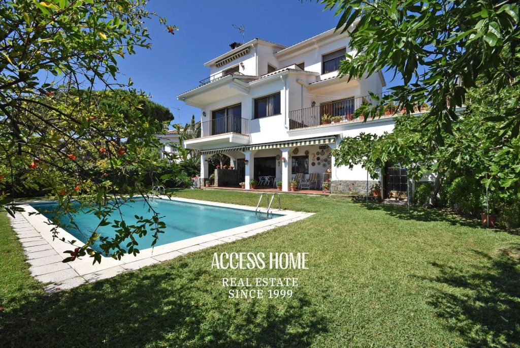 Casa con vistas a mar en zona residencial de Teiá