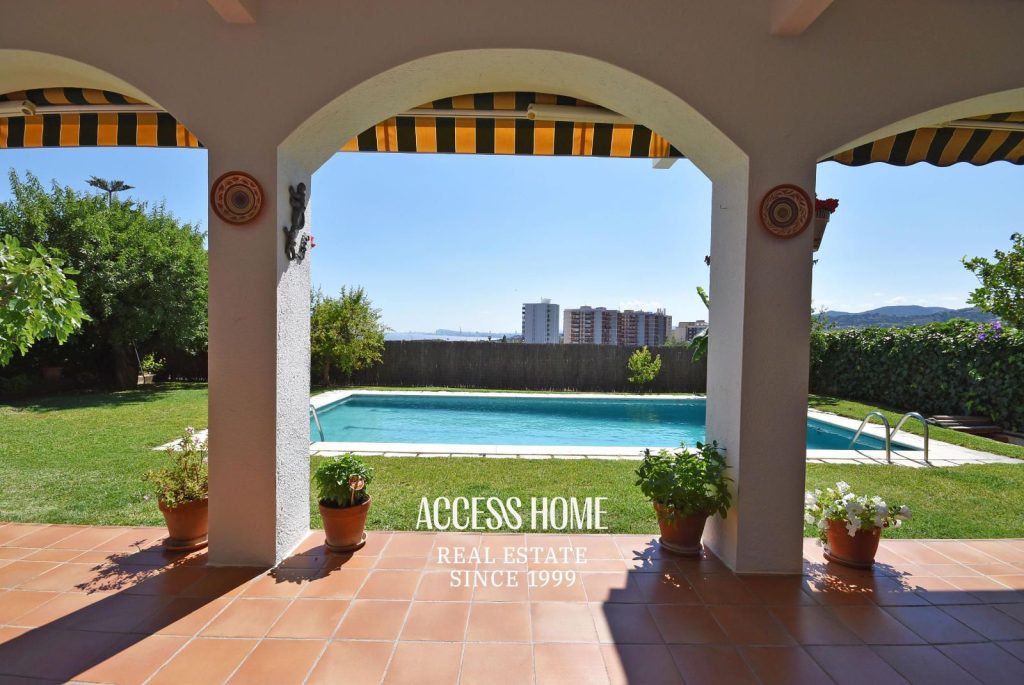 Casa con vistas a mar en zona residencial de Teiá