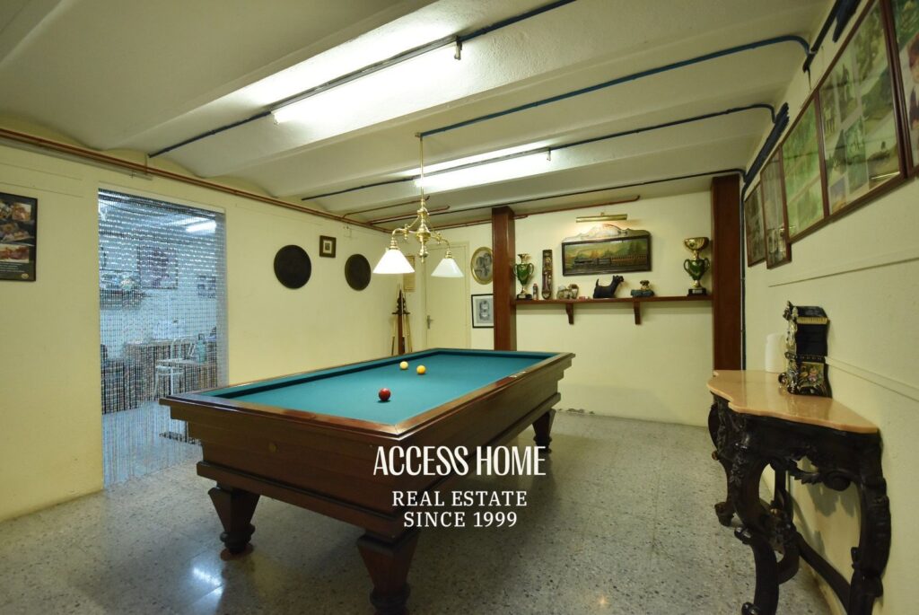 Gran casa unifamiliar con piscina en el centro de Tiana