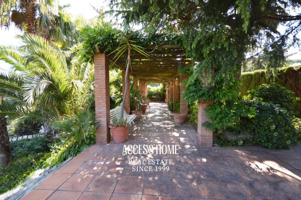 Casa con dos parcelas a la venta en Can Teixidó, Alella