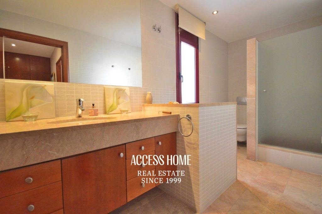 Exclusiva villa con piscina y vistas al mar en Premià de Dalt