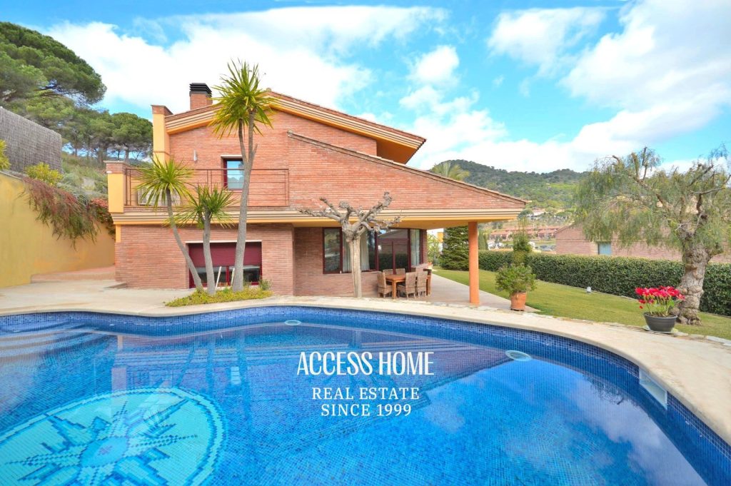 Exclusiva villa con piscina y vistas al mar en Premià de Dalt