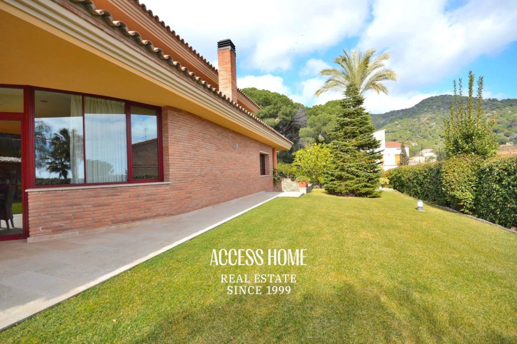 Exclusiva villa con piscina y vistas al mar en Premià de Dalt