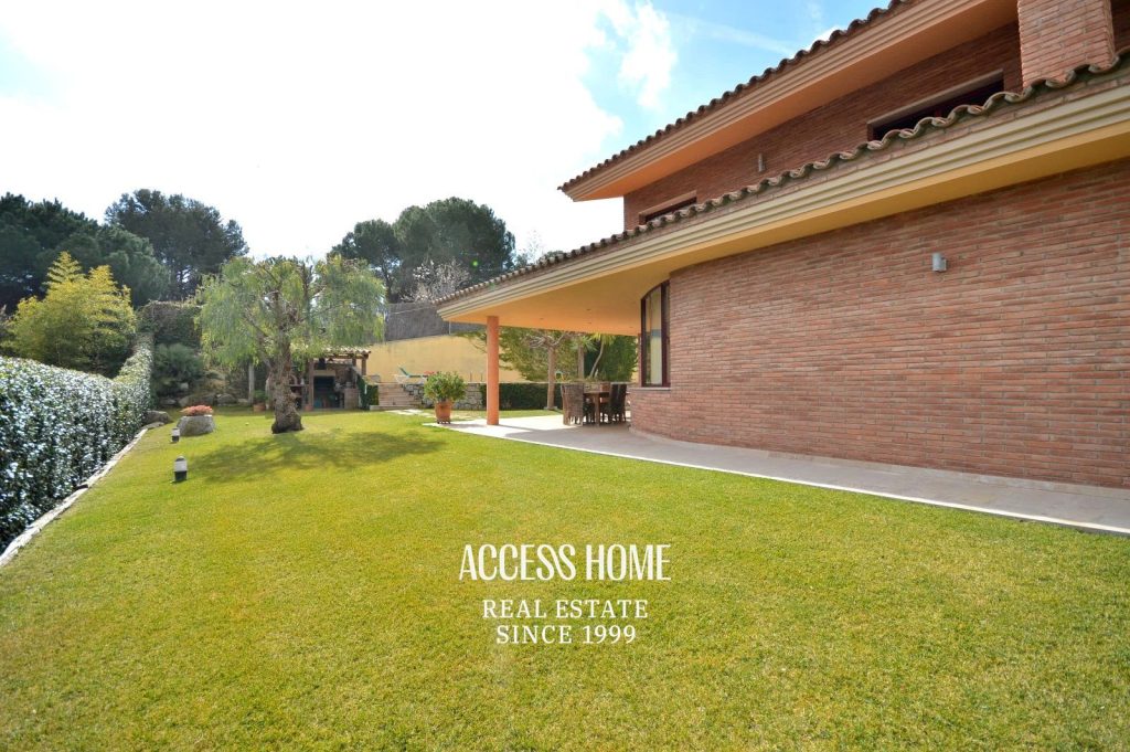 Exclusiva villa con piscina y vistas al mar en Premià de Dalt
