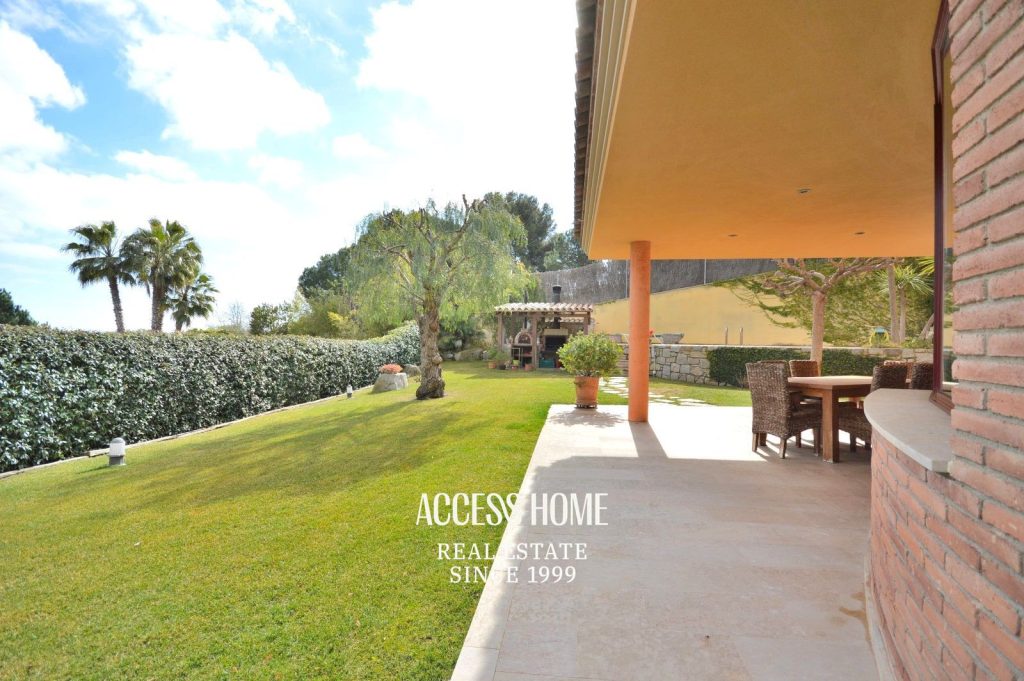 Exclusiva villa con piscina y vistas al mar en Premià de Dalt
