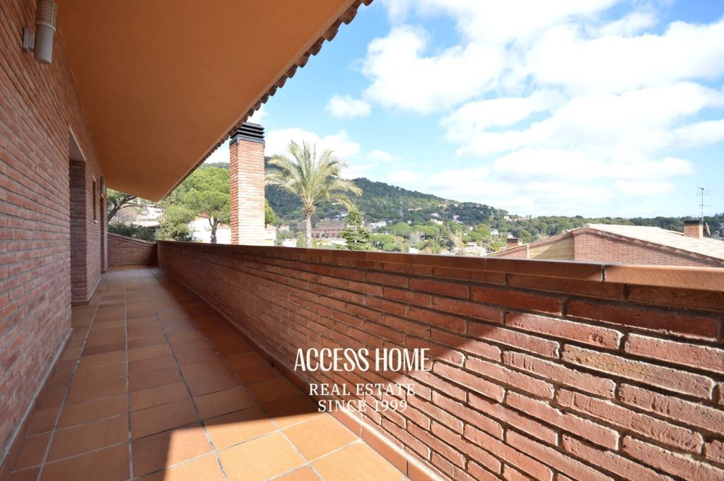 Exclusiva villa con piscina y vistas al mar en Premià de Dalt