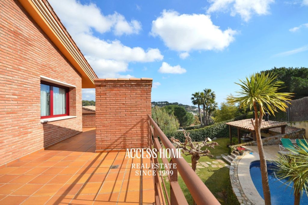 Exclusiva villa con piscina y vistas al mar en Premià de Dalt