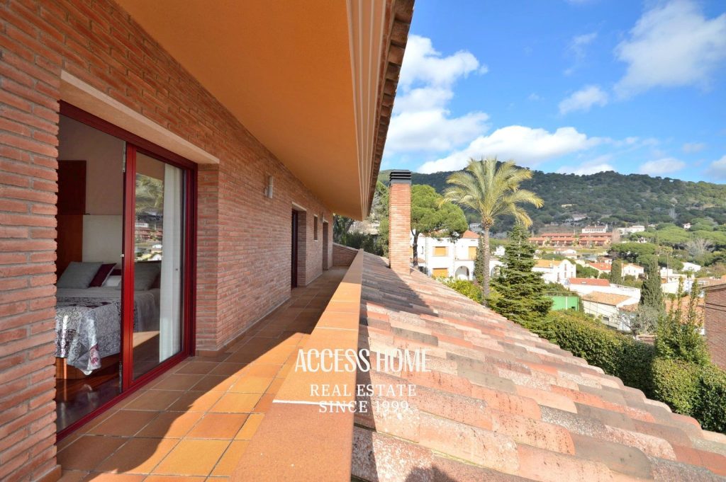 Exclusiva villa con piscina y vistas al mar en Premià de Dalt