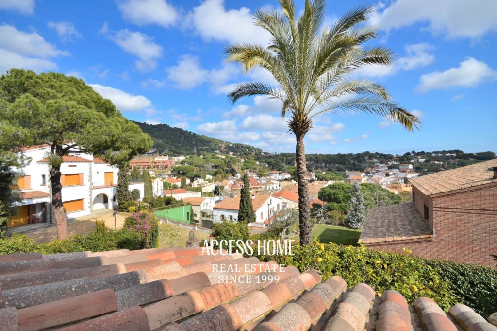 Exclusiva villa con piscina y vistas al mar en Premià de Dalt