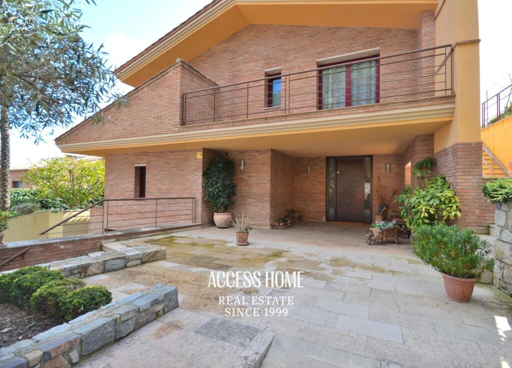 Exclusiva villa con piscina y vistas al mar en Premià de Dalt