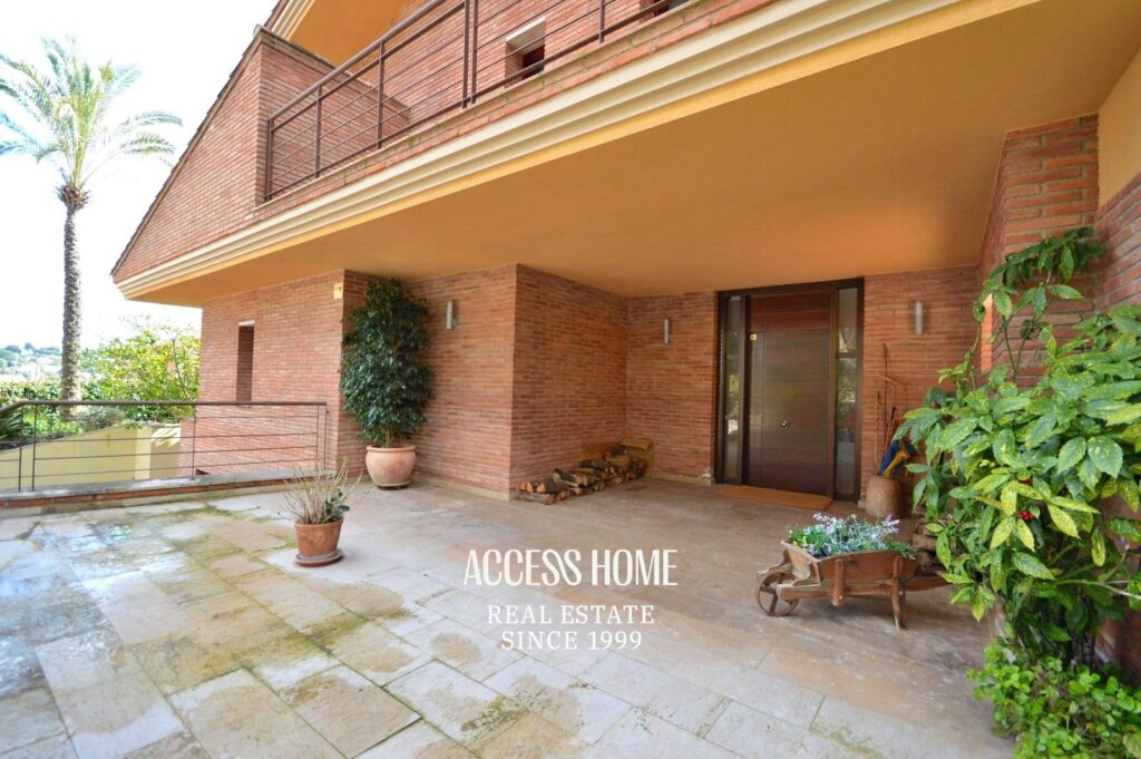 Exclusiva villa con piscina y vistas al mar en Premià de Dalt