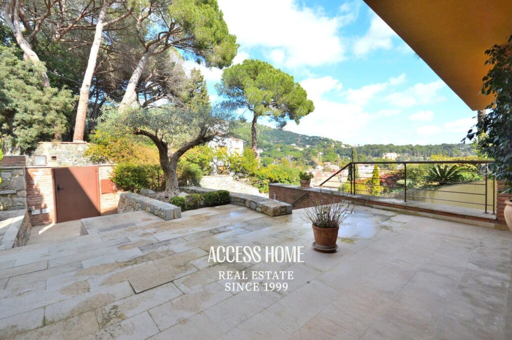 Exclusiva villa con piscina y vistas al mar en Premià de Dalt