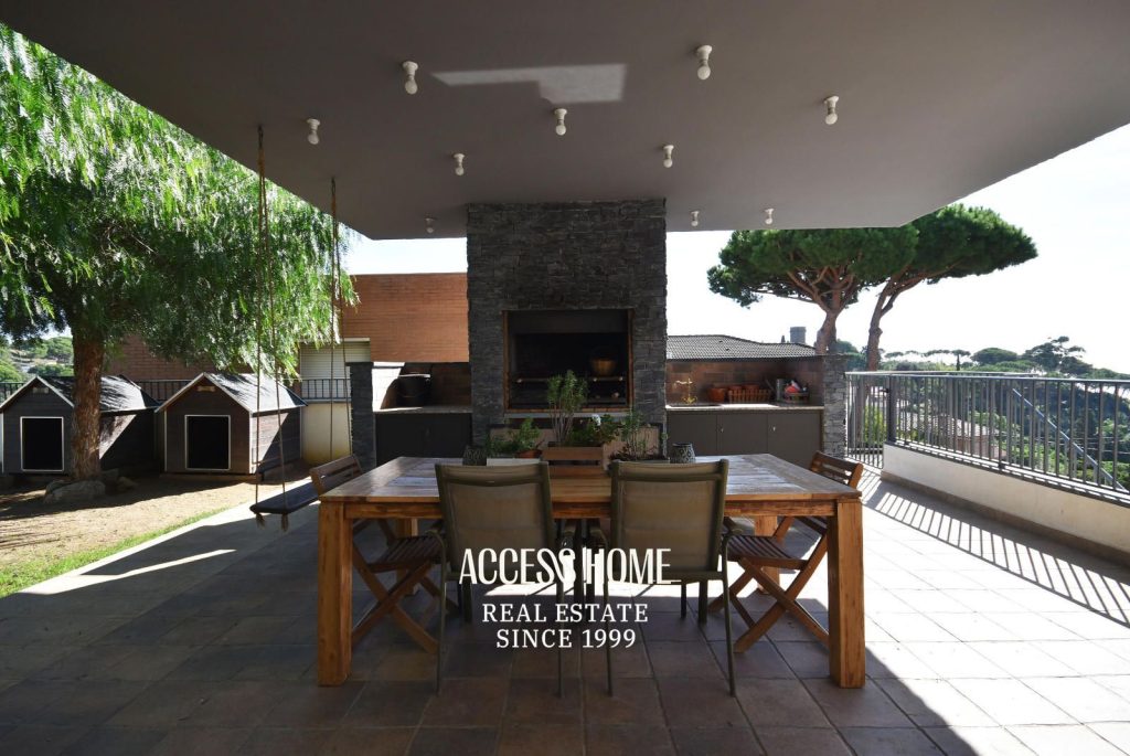 Casa con excelentes acabados y vistas a mar en Caldes d’Estrac
