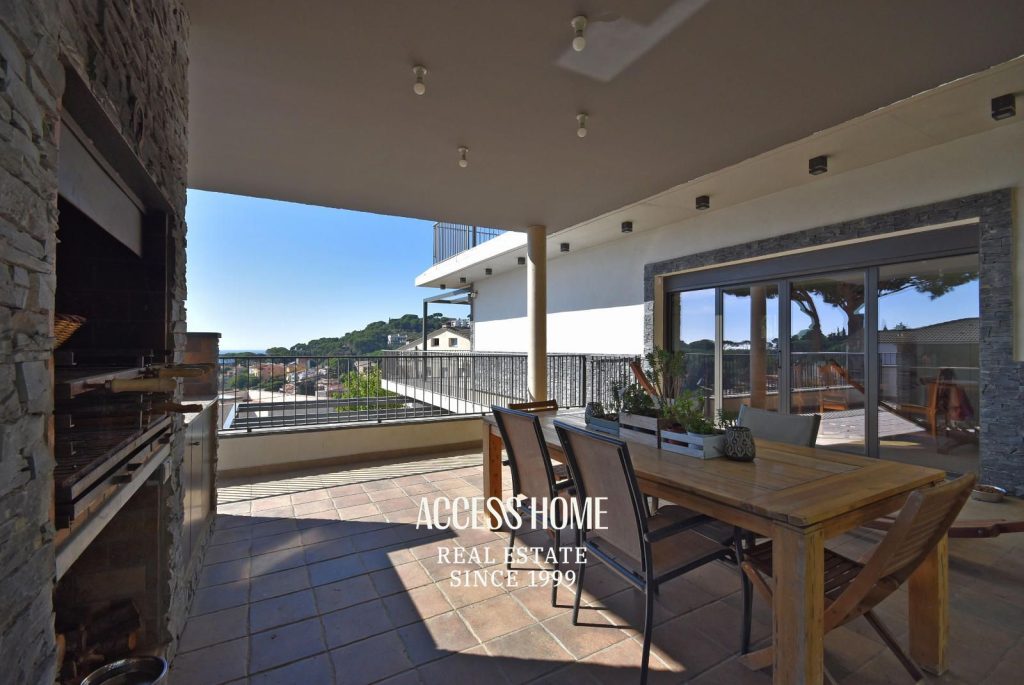 Casa con excelentes acabados y vistas a mar en Caldes d’Estrac