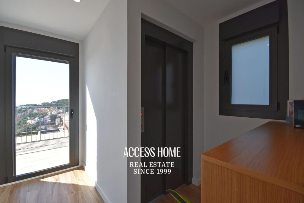Casa con excelentes acabados y vistas a mar en Caldes d’Estrac
