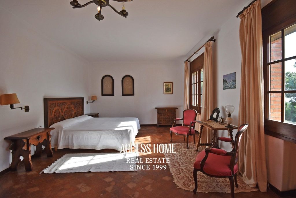Casa con piscina y amplia parcela en Sant Vicenç de Montalt