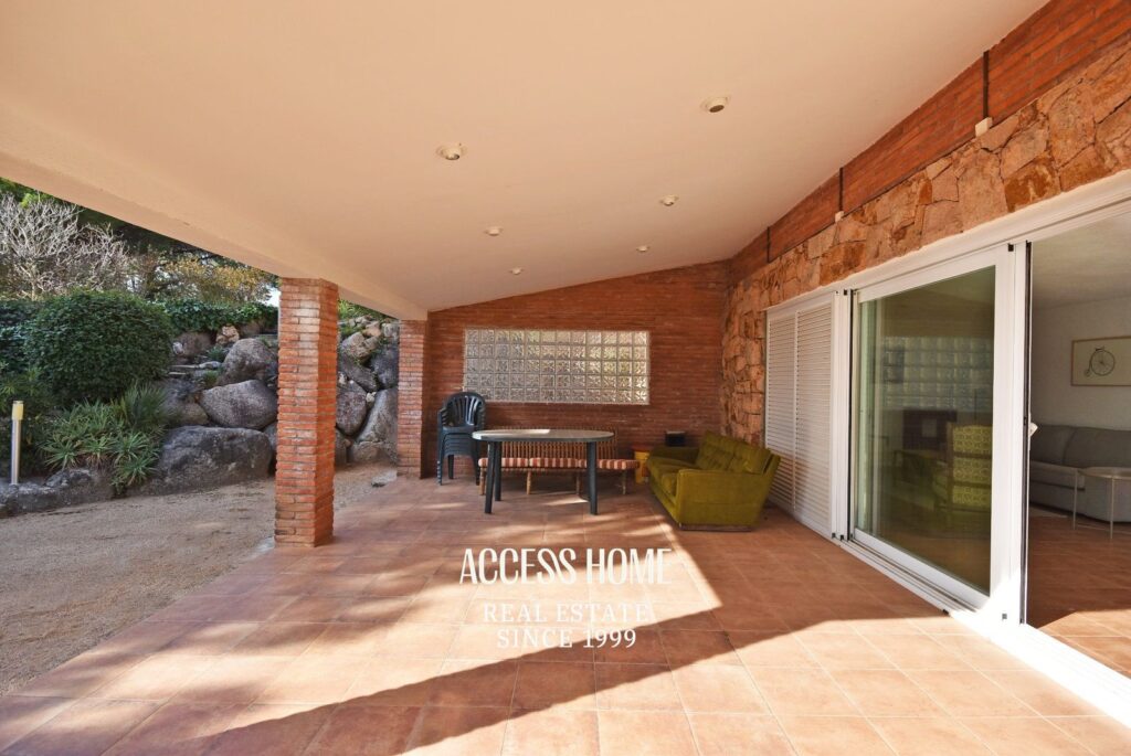 Casa con piscina y amplia parcela en Sant Vicenç de Montalt