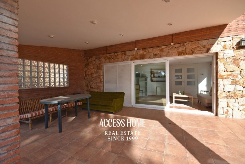 Casa con piscina y amplia parcela en Sant Vicenç de Montalt