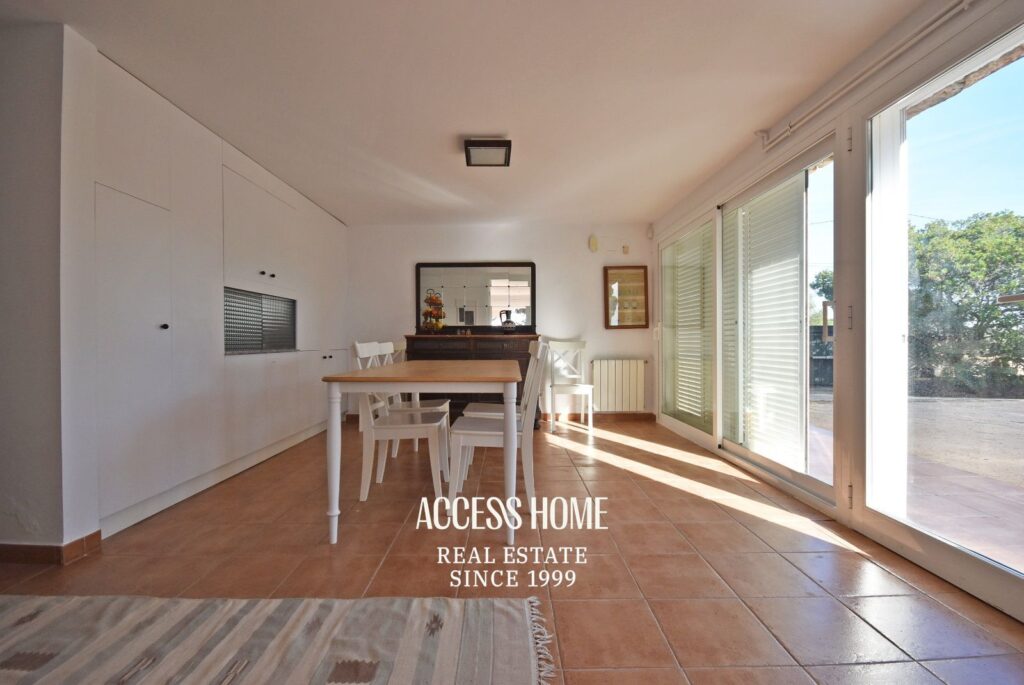 Casa con piscina y amplia parcela en Sant Vicenç de Montalt