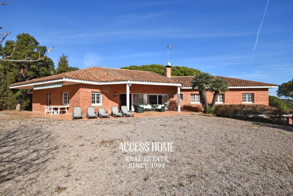 Casa con piscina y amplia parcela en Sant Vicenç de Montalt
