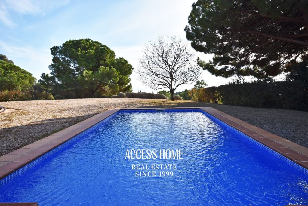 Casa con piscina y amplia parcela en Sant Vicenç de Montalt