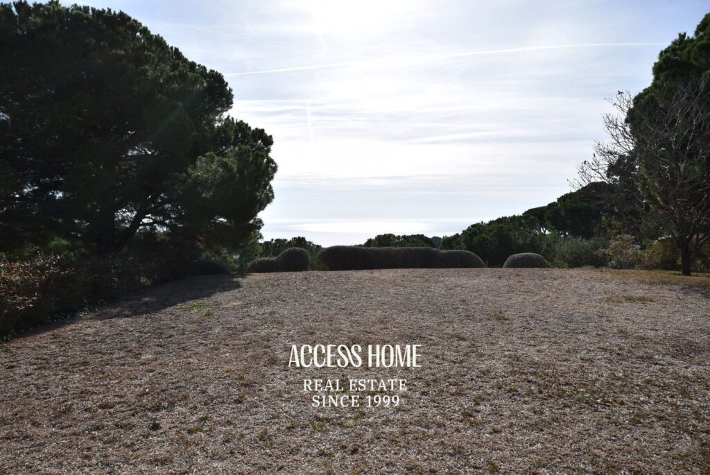 Casa con piscina y amplia parcela en Sant Vicenç de Montalt
