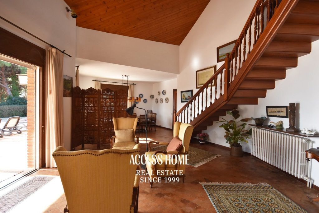 Casa con piscina y amplia parcela en Sant Vicenç de Montalt