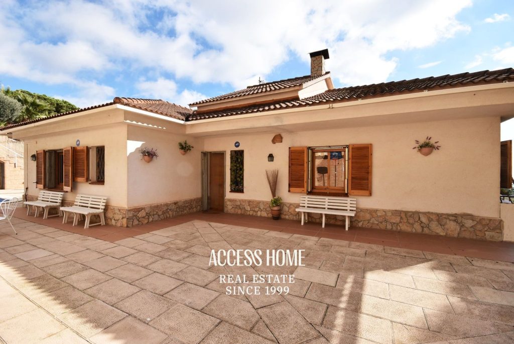 Casa con vistas al mar y piscina en venta en Arenys de Munt , 260 m² y parcela de 1.033 m²
