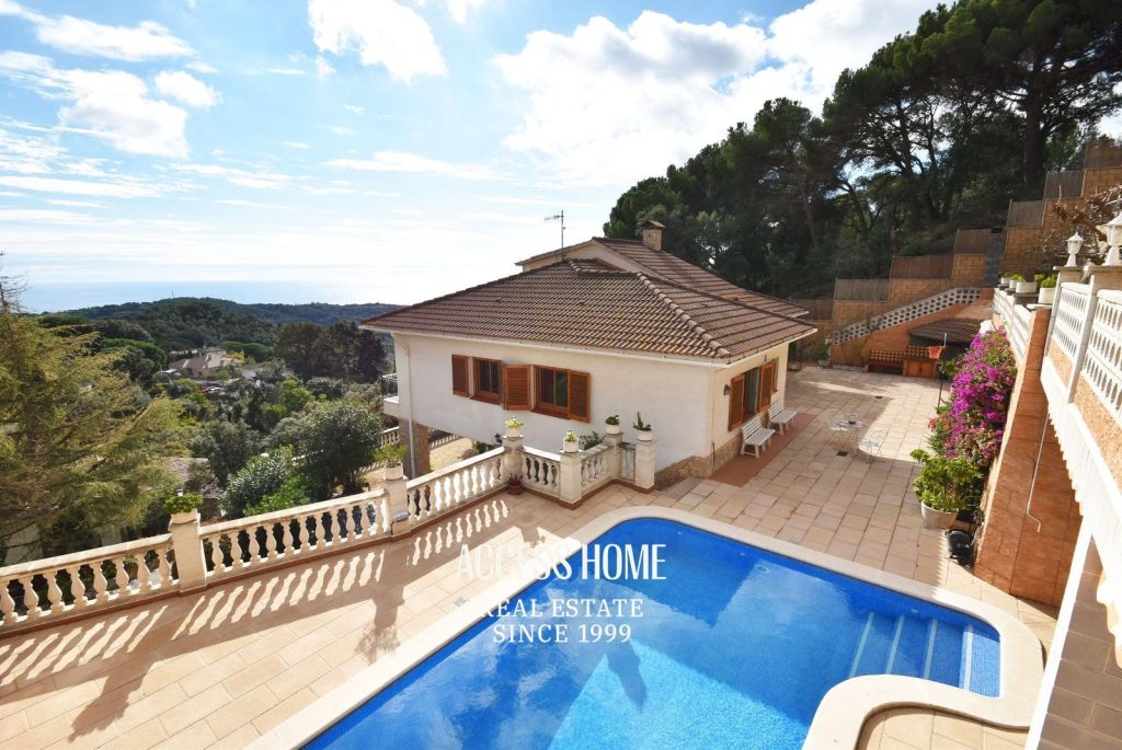 Casa con vistas al mar y piscina en venta en Arenys de Munt , 260 m² y parcela de 1.033 m²