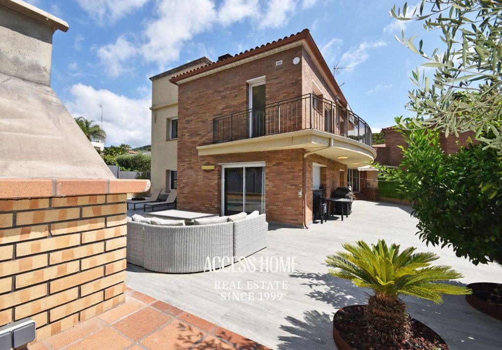 Amplia y luminosa casa reformada en Canet de Mar