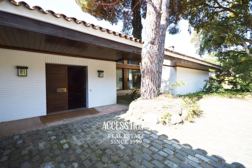 Propiedad en dos parcelas con un total de 5.981 m² en la urbanización esta zona
